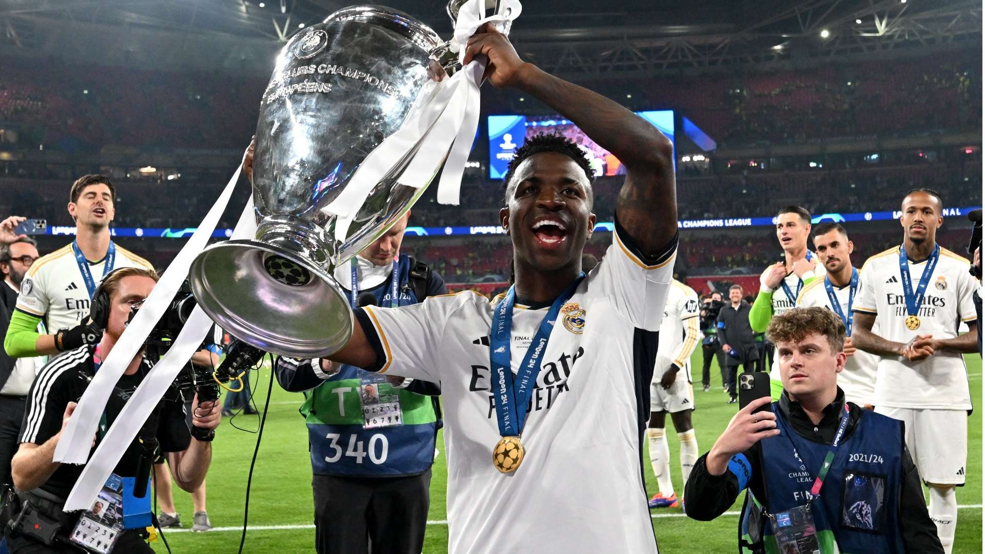 也是球迷们 也是球迷们